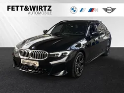 Saphirschwarz metallic Gebraucht 2024 BMW 330 M Sport Kombi | 42.222 € (Superpreis)