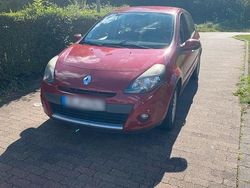 Rot Gebraucht 2011 Renault Clio II Kleinwagen | 2.950 € (Fairer Preis)