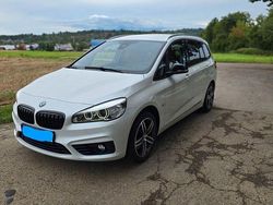 Weiß Gebraucht 2016 BMW 220 Gran Tourer Sport Line Van / Kleinbus | 15.900 € (Fairer Preis)