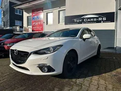 Satinweiss metallic (metallic) Gebraucht 2016 Mazda 3 Sports-Line Limousine | 9.290 € (Fairer Preis)