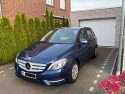 Blau Gebraucht 2012 Mercedes B180 Van / Kleinbus | 8.300 € (Guter Preis)