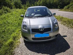 Grau Gebraucht 2007 Toyota Yaris Executive Limousine | 3.990 € (Etwas zu teuer)
