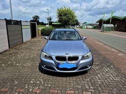 Grau Gebraucht 2011 BMW 318 Lifestyle Kombi | 3.000 € (Superpreis)