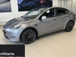 Silber Gebraucht 2024 Tesla Model Y Performance SUV | 47.800 € (Fairer Preis)
