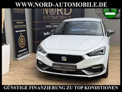 Weiß Gebraucht 2021 Seat Leon FR-Line Limousine | 20.700 € (Guter Preis)