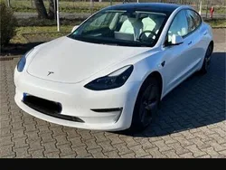 Weiß Gebraucht 2022 Tesla Model 3 Long Range Limousine | 29.700 €