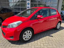 Super red v Gebraucht 2012 Toyota Yaris Life Kleinwagen | 5.490 € (Fairer Preis)