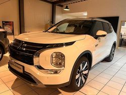 Weiß Neu 2025 Mitsubishi Outlander P-HEV Edition SUV | 47.850 € (Guter Preis)