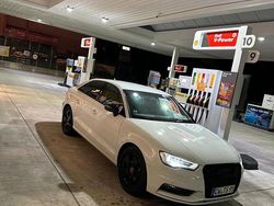 Weiß Gebraucht 2015 Audi A3 Limousine | 15.000 €