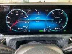 Gelb Gebraucht 2020 Mercedes A250 AMG line Limousine | 26.000 € (Guter Preis)