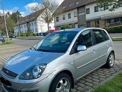 Silber Gebraucht 2008 Ford Fiesta Kleinwagen | 4.500 €