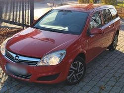 Rot Gebraucht 2009 Opel Astra Kombi | 2.200 € (Etwas zu teuer)