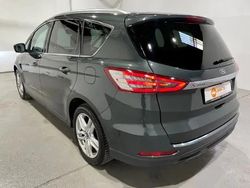 Grün Gebraucht 2018 Ford S-MAX Titanium Van / Kleinbus | 16.750 € (Fairer Preis)
