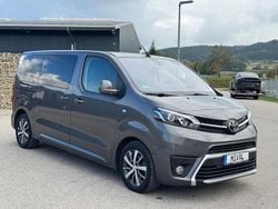 Grau Gebraucht 2017 Toyota Verso Executive Van / Kleinbus | 21.500 €