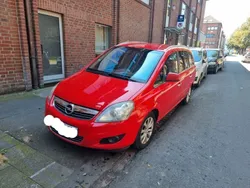 Rot Gebraucht 2010 Opel Zafira Innovation Van / Kleinbus | 6.200 € (Teuer)