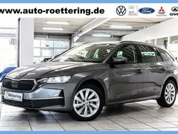 Grau Gebraucht 2024 Skoda Octavia Selection Limousine | 29.500 € (Etwas zu teuer)