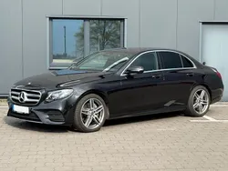 Schwarz Gebraucht 2017 Mercedes E220 AMG line Limousine | 25.500 € (Fairer Preis)