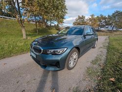Grün Gebraucht 2019 BMW 318 Advantage Kombi | 16.400 € (Guter Preis)