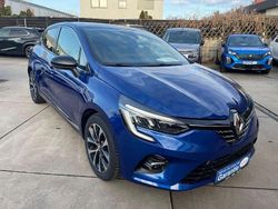 Blau Gebraucht 2023 Renault Clio V Techno Limousine | 17.500 € (Fairer Preis)