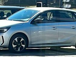 Silber Gebraucht 2023 Opel Corsa-e Edition Kleinwagen | 17.800 € (Fairer Preis)