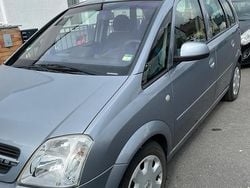 Silber Gebraucht 2005 Opel Meriva Essentia Van / Kleinbus | 1.200 € (Superpreis)