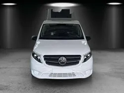 Weiß Gebraucht 2023 Mercedes Vito Van / Kleinbus | 51.850 €