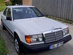 Weiß Gebraucht 1989 Mercedes 230 Limousine | 5.999 €