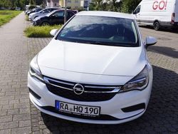 Weiß Gebraucht 2016 Opel Astra Edition Limousine | 8.100 € (Fairer Preis)
