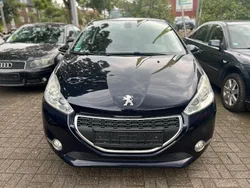 Blau Gebraucht 2014 Peugeot 208 Style Kleinwagen | 2.990 € (Guter Preis)