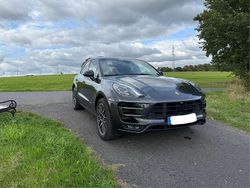 Grau Gebraucht 2016 Porsche Macan Turbo Chrono SUV | 39.999 € (Fairer Preis)