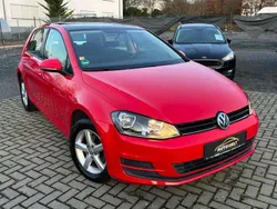 Tornadorot Gebraucht 2015 VW Golf VII Trendline Kleinwagen | 8.499 € (Guter Preis)