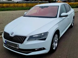 Weiß Gebraucht 2017 Skoda Superb Limousine | 14.900 €