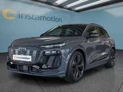 Grau Gebraucht 2025 Audi Q6 e-tron SUV | 80.599 € (Etwas zu teuer)