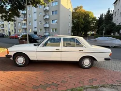 Weiß Gebraucht 1979 Mercedes 200 Limousine | 11.000 €