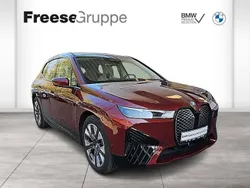Rot Gebraucht 2022 BMW iX Sport Line SUV | 55.490 € (Superpreis)