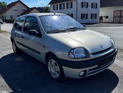 Silber Gebraucht 1999 Renault Clio II Limousine | 1.499 € (Teuer)