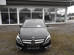 Schwarz Gebraucht 2012 Mercedes B200 Van / Kleinbus | 10.490 € (Fairer Preis)