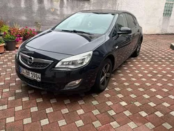 Schwarz Gebraucht 2012 Opel Astra Innovation Limousine | 4.100 € (Guter Preis)
