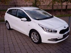 Weiß Gebraucht 2015 Kia Ceed Kleinwagen | 8.900 € (Fairer Preis)