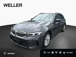 Grau Gebraucht 2024 BMW 320 Performance Kombi | 38.990 € (Fairer Preis)