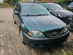 Grün Gebraucht 2000 Toyota Avensis Kombi | 1.200 €