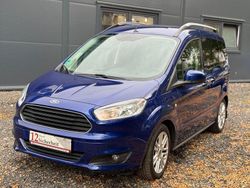 Blau Gebraucht 2017 Ford Tourneo Courier Titanium Van / Kleinbus | 6.900 € (Guter Preis)