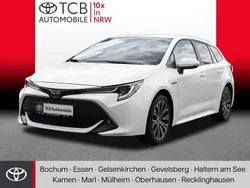 Schneeweiß Gebraucht 2021 Toyota Corolla Team Limousine | 24.989 € (Teuer)