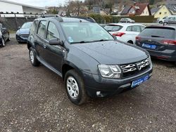 Grün Gebraucht 2015 Dacia Duster Lauréate SUV | 6.100 € (Fairer Preis)