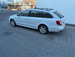 Weiß Gebraucht 2014 Skoda Superb Kombi | 7.000 € (Guter Preis)