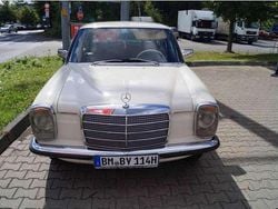 Beige Gebraucht 1973 Mercedes W114 Limousine | 17.200 €