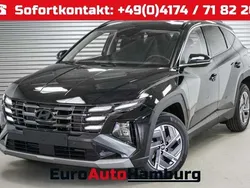 Phantom black metallic (a2b) Neu 2025 Hyundai Tucson Essential SUV | 31.090 € (Superpreis)