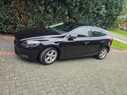 Schwarz Gebraucht 2016 Volvo V40 Inscription Limousine | 8.499 € (Fairer Preis)