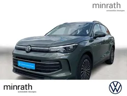 Grün Gebraucht 2024 VW Tiguan Life SUV | 35.529 € (Fairer Preis)