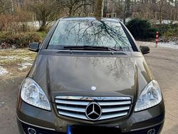 Braun Gebraucht 2008 Mercedes A170 Elegance Limousine | 5.999 € (Teuer)